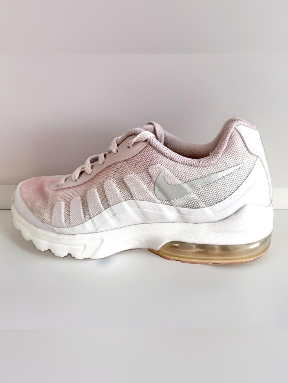 Nike Air Max Invigor Sneakers Size 8 Womens Pink 749862-012 Running Gym Athletic